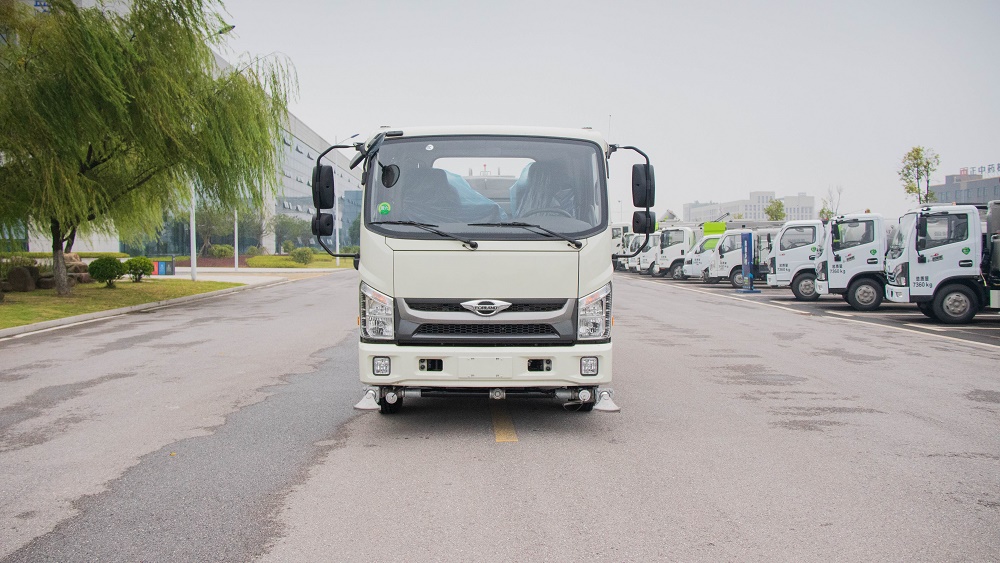 中標7噸環衛綠化灑水車產品圖