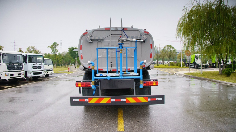 中標18噸環衛道路灑水車