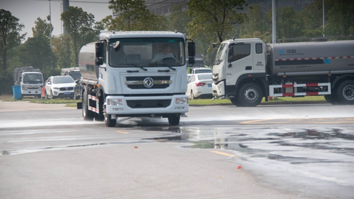 發動機機油什么時候換好？灑水車廠家教你幾招