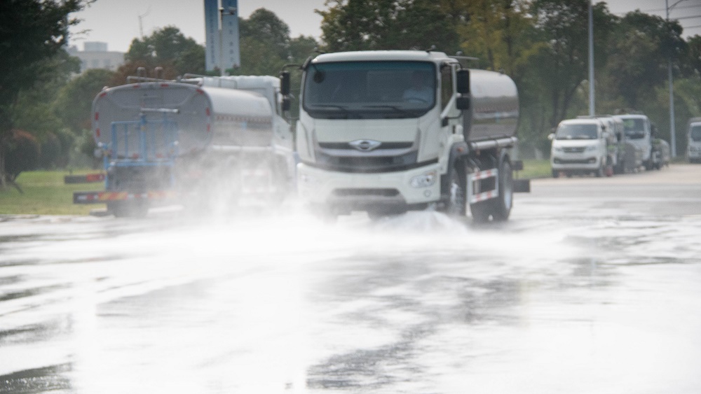 直銷灑水車的廠家灑水車多少錢一輛？